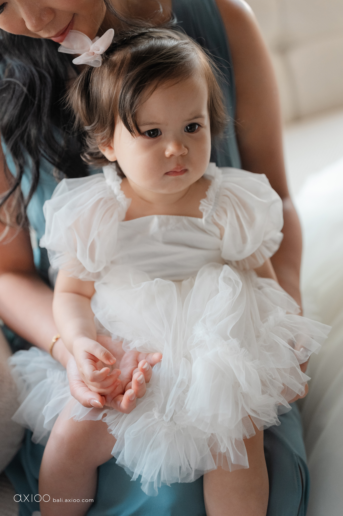 Axioo: Little Scene Stealers